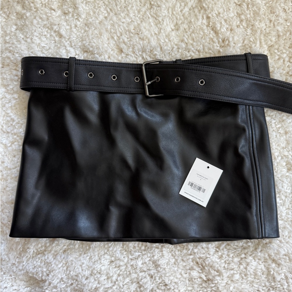 The Martha Skirt in Black
Nakedvice